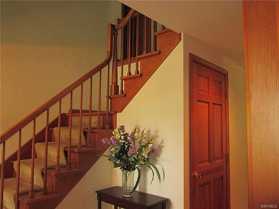 5th image of 6152 Clarence Ln N