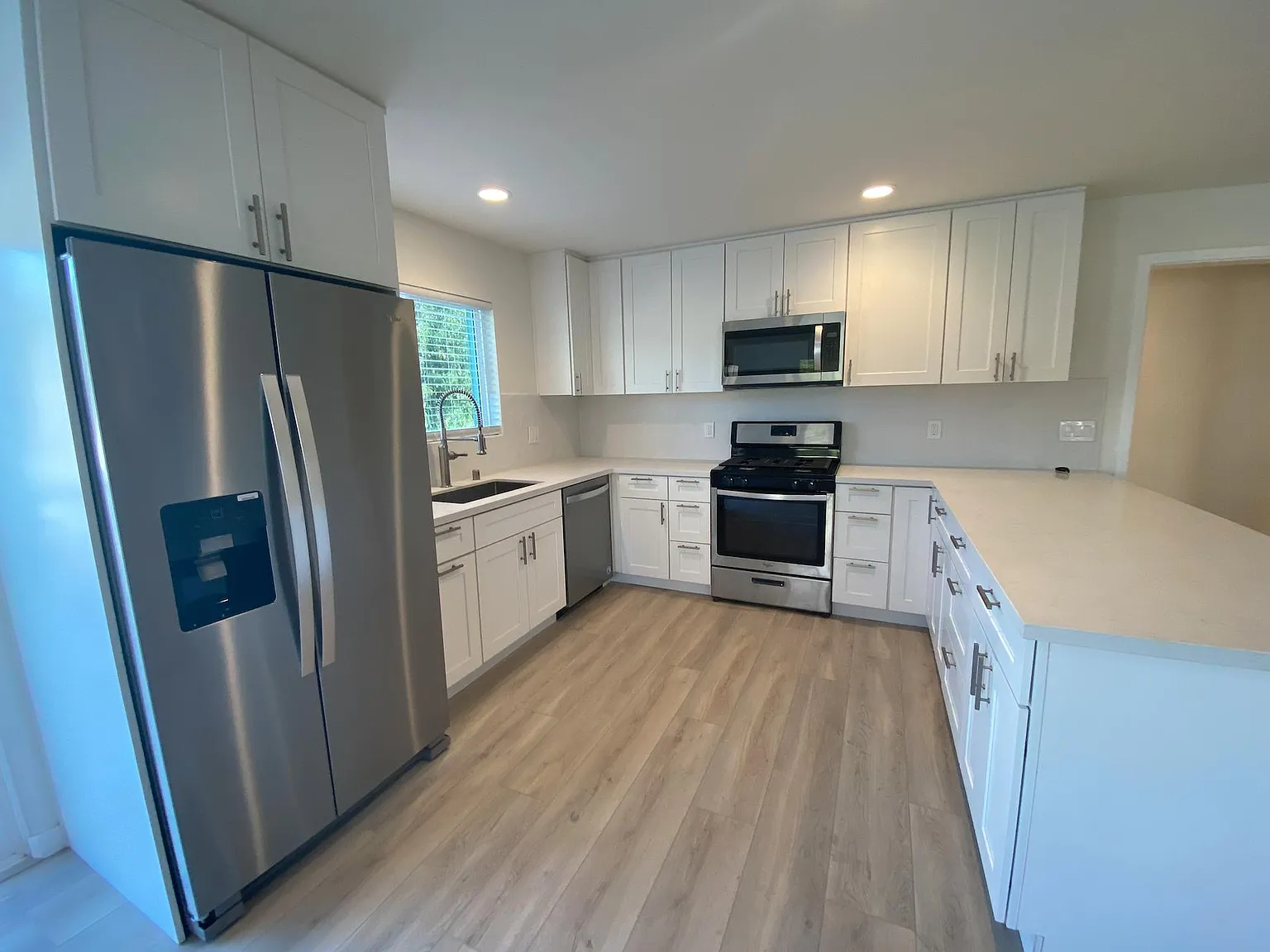 3 bed, 1550 sqft, $4,995 — Photo 2