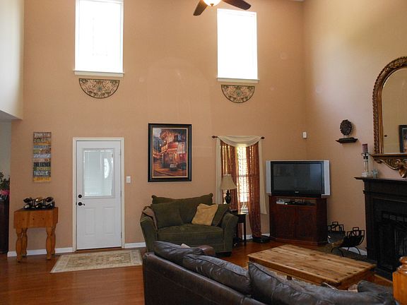 5th image of 134 Hedgerow Ln