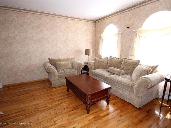 4th image of 11 Orchard Ave