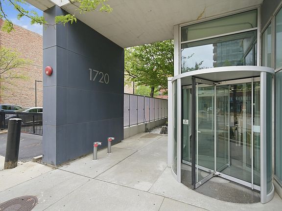 2nd image of 1720 S Michigan Ave APT 809