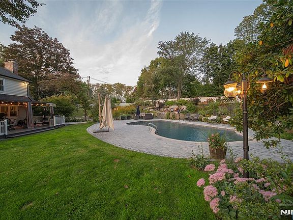 5th image of 3 Osborne Ct