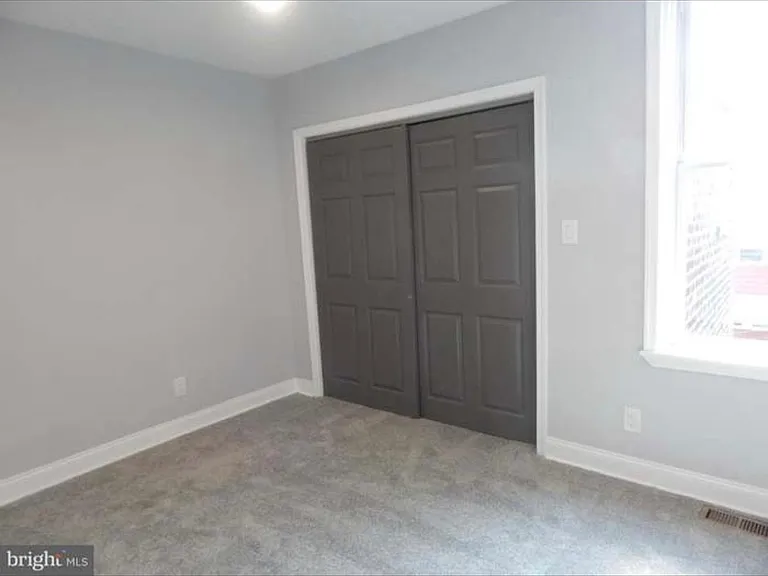 6625 N Gratz St — Photo 12