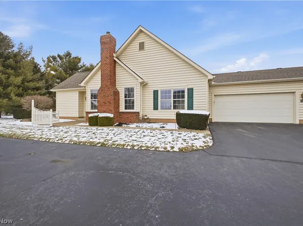 246 Village Ct, Columbiana, OH 44408