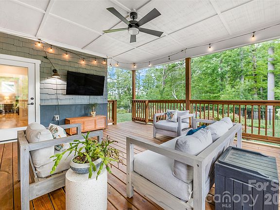 4th image of 9 Ashe Park Cir