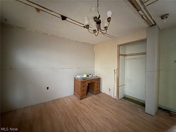 5th image of 1719 Valley Mills Rd