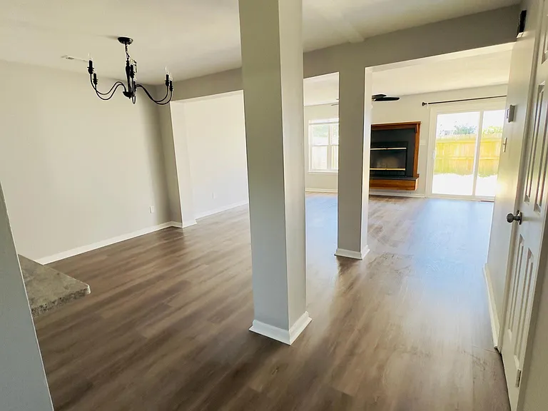 1607 Slidell Ln — Photo 10