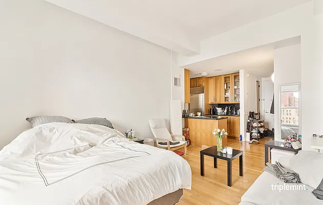 Sold by Triplemint | media 4