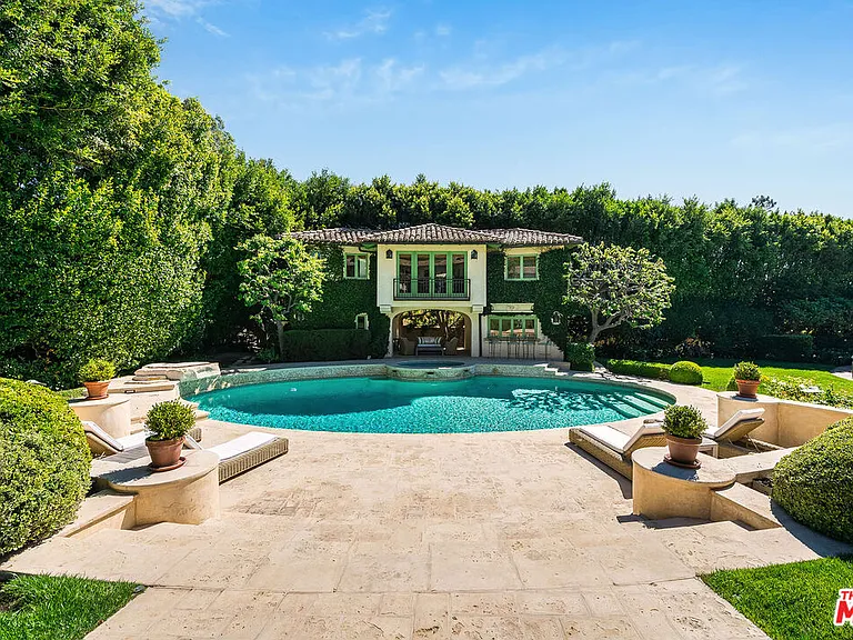 1550 Amalfi Dr — Photo 30