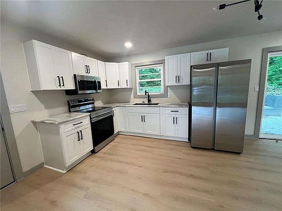 5th image of 4396 Greenleaf Cir SW