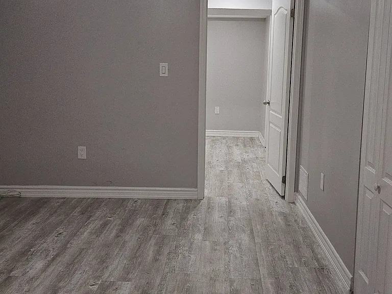 24 Guildford Cres #24 — Photo 5