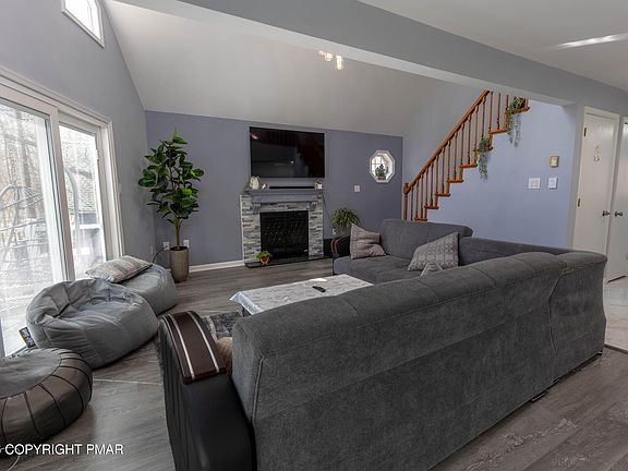 4th image of 419 Quaker Ct