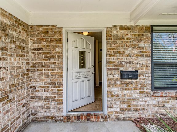 5th image of 3120 Beachwood Blvd
