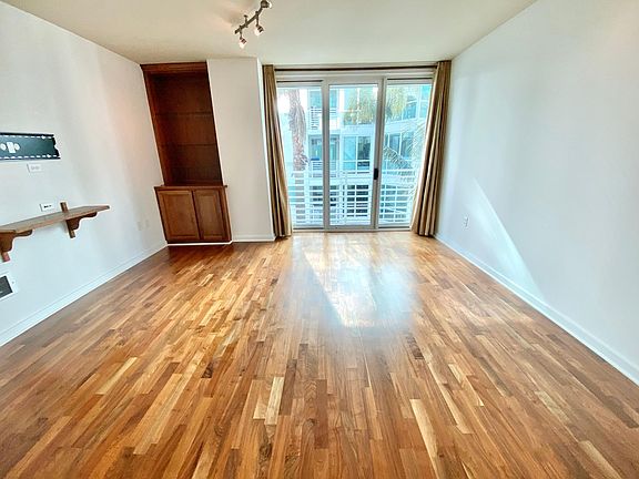 4th image of 555 4th St Unit 604