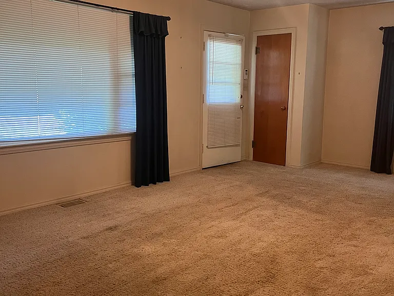 1433 W Hamilton St — Photo 16