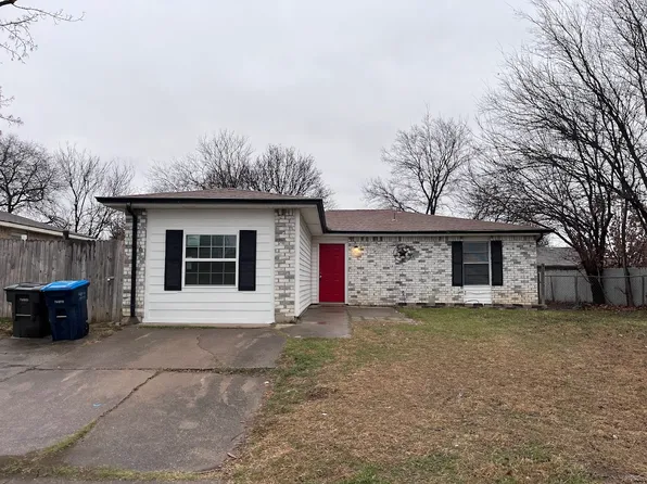 2445 Dancy Dr N, Fort Worth, TX 76131