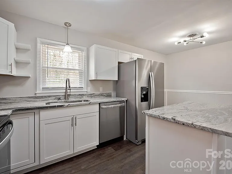 1404 Nottingham Rd — Photo 7