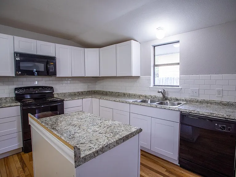 3735 Commercial Ave — Photo 6