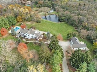 111 Dunrovin Dr, Barrington Hills, IL 60010