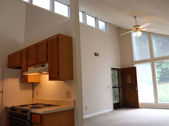 3rd image of 48 Primrose Dr Unit A