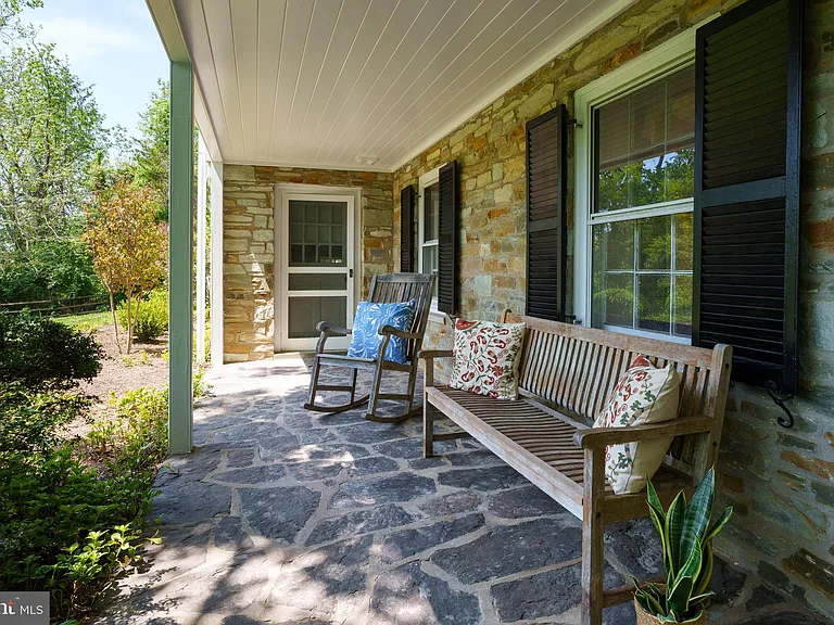 821 Pretty Brook Rd — Photo 5