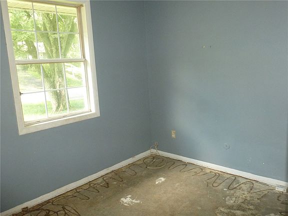 4th image of 913 Timberline Dr