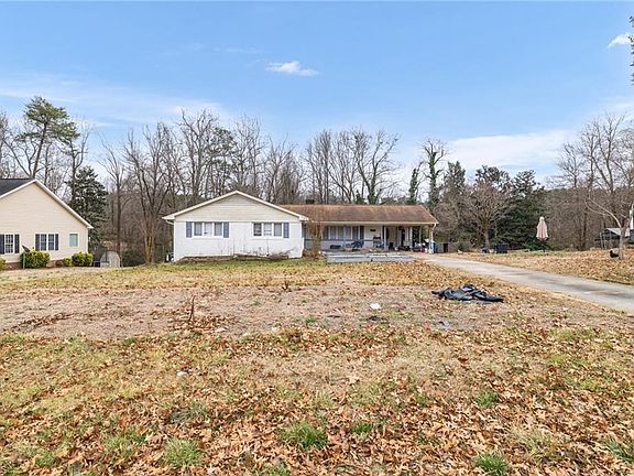 3rd image of 1110 Riveria Dr