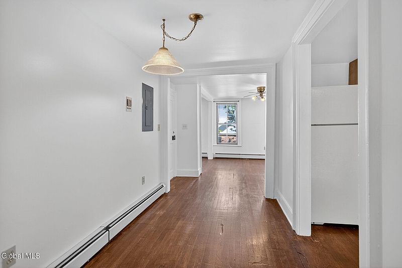 4th image of 154 Jefferson Street