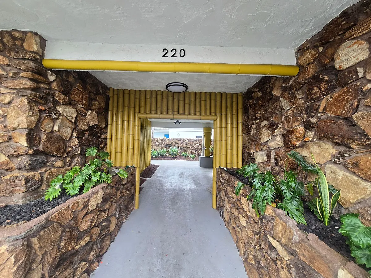 Building Photo - 12th220