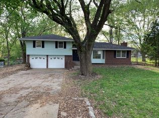 6025 NW North Hills Dr, Topeka, KS 66617