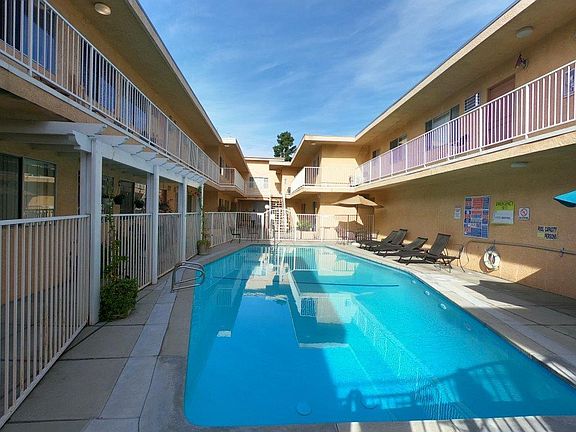 5th image of 11450 Moorpark St #236