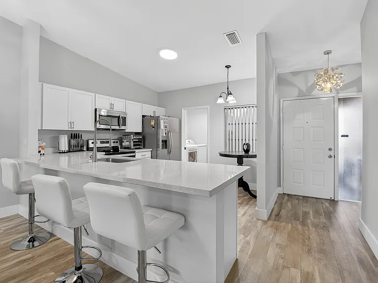 8256 Summerbreeze Ln — Photo 11