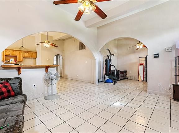 4th image of 2519-21 Dreux Ave