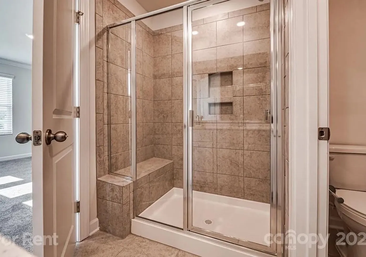 Room in 4 Bedroom Home at Tears Ln — Photo 3