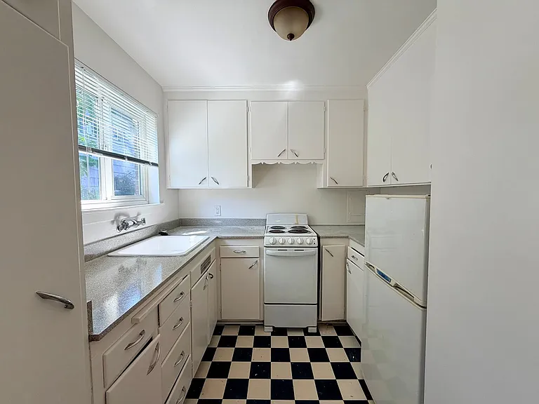 168 Boston St — Photo 7