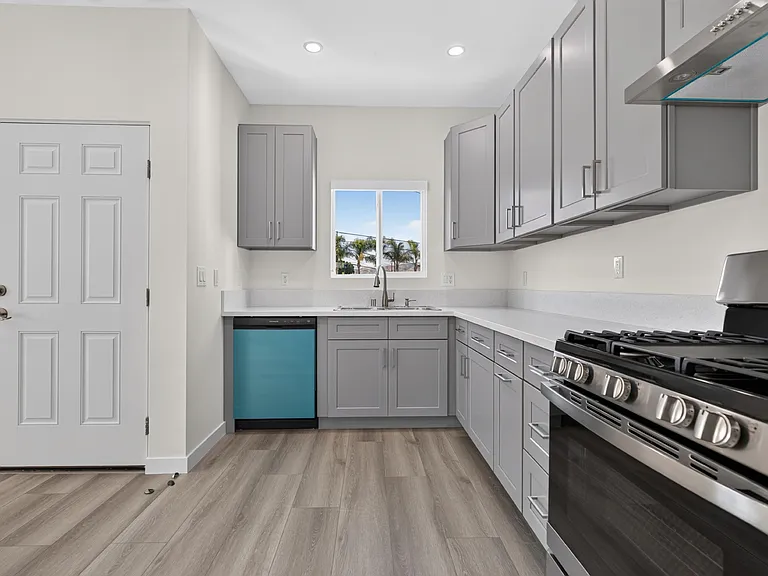 1809 N Avon St #201 — Photo 14