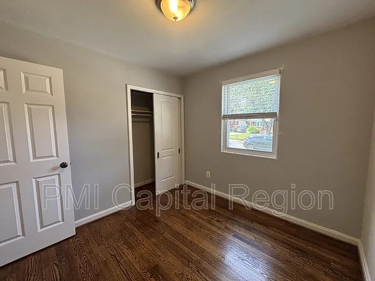 4706 Red Fox Rd — Photo 9