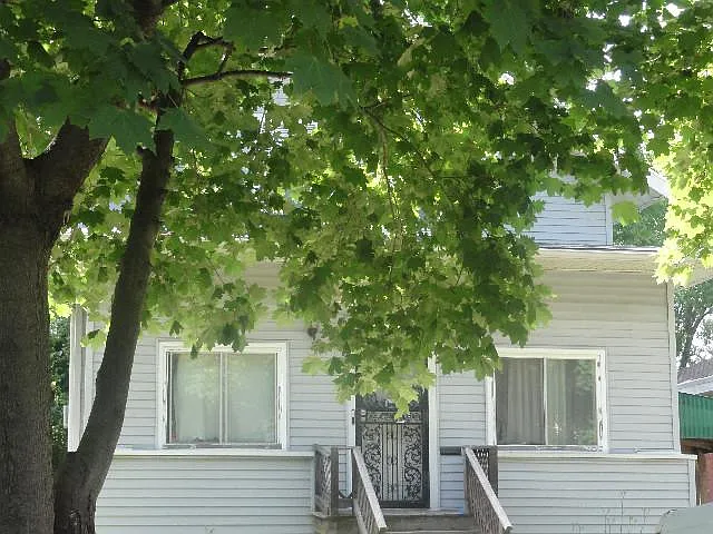 8034 S Bennett Ave photo 1