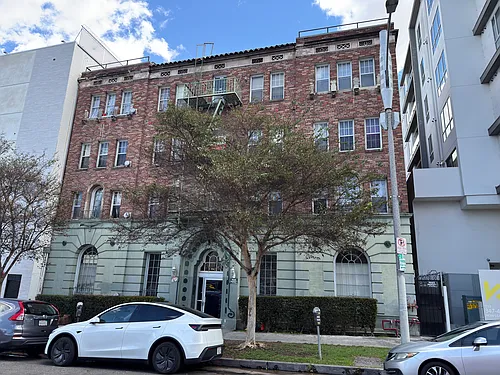 610 S Kenmore Ave Photo 1