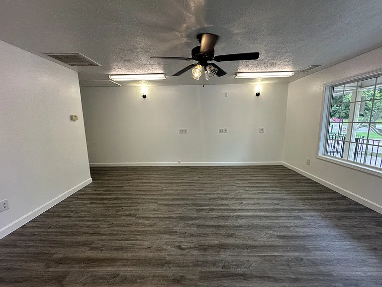 1000 W Montgomery St #B — Photo 9