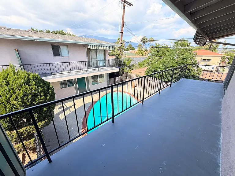 66 S Grand Oaks Ave — Photo 10