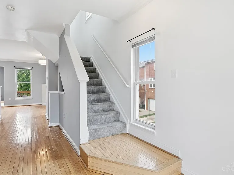 710 W Court St — Photo 3