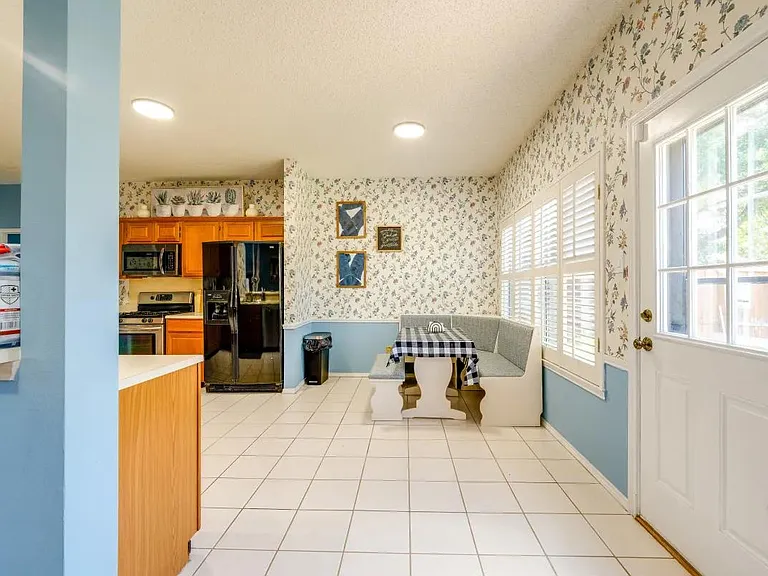305 Indian Trail Ln — Photo 20