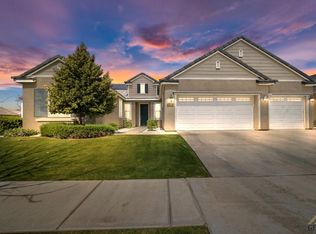 14820 Checkerbloom Dr, Bakersfield, CA 93314