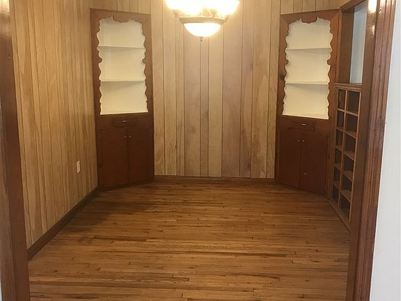 2nd image of 2725 Clay Ave