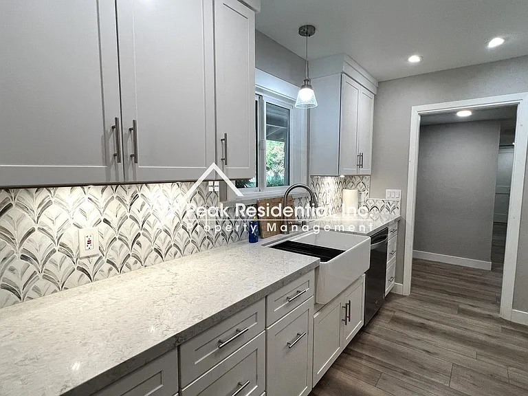 4552 Briarwood Dr — Photo 9