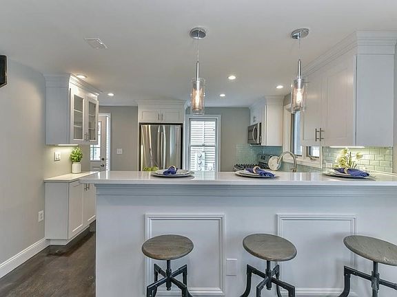 4th image of 212 W 6th St Unit 212