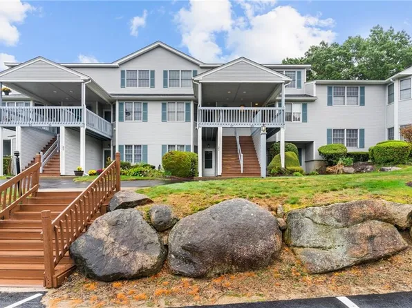 28 Scenic Dr, West Warwick, RI 02893