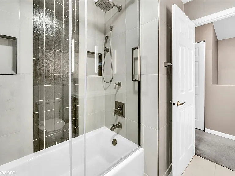 436 Yorktown Ct #436 — Photo 11