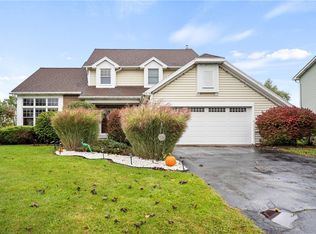 5944 King Hill Dr, Farmington, NY 14425